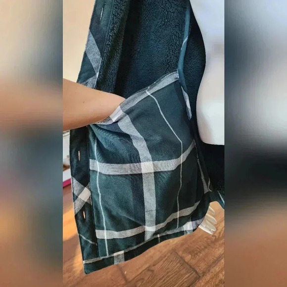 Woods Women's Evelyn Flannel Shacket Relaxed Fit Small Green Plaid - Picture 11 of 16